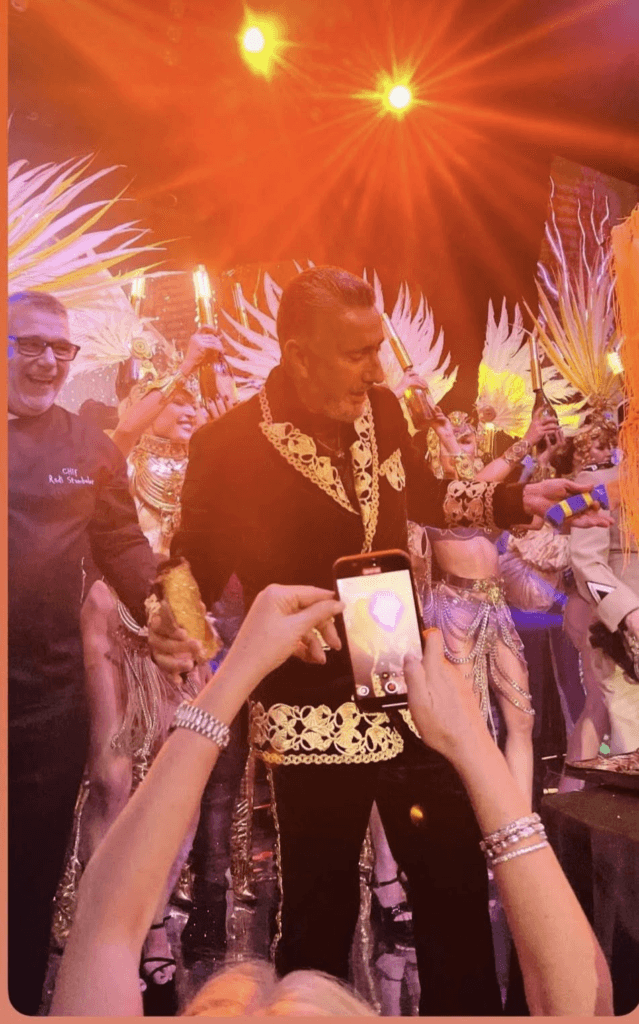 Ищар към Ветко Арабаджиев: Аз съм твоят подарък от любимата ти жена! (Снимки) 2 Ищар към ветко арабаджиев: аз съм твоят подарък от любимата ти жена! (снимки)