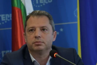 „сбогом на лена, киро и лорер! “: делян добрев сравни асен василев със сталин