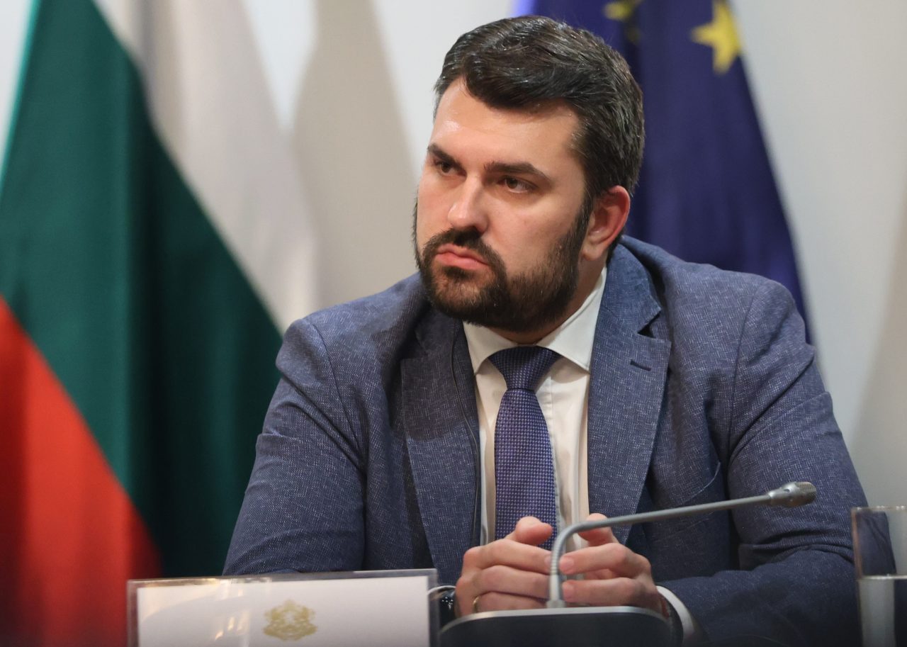 Георг Георгиев каза защо България влиза в Съвета на Тръмп и хвърли ръкавицата към Радев: Ще бъде изправен пред… 1 Георг георгиев каза защо българия влиза в съвета на тръмп и хвърли ръкавицата към радев: ще бъде изправен пред…