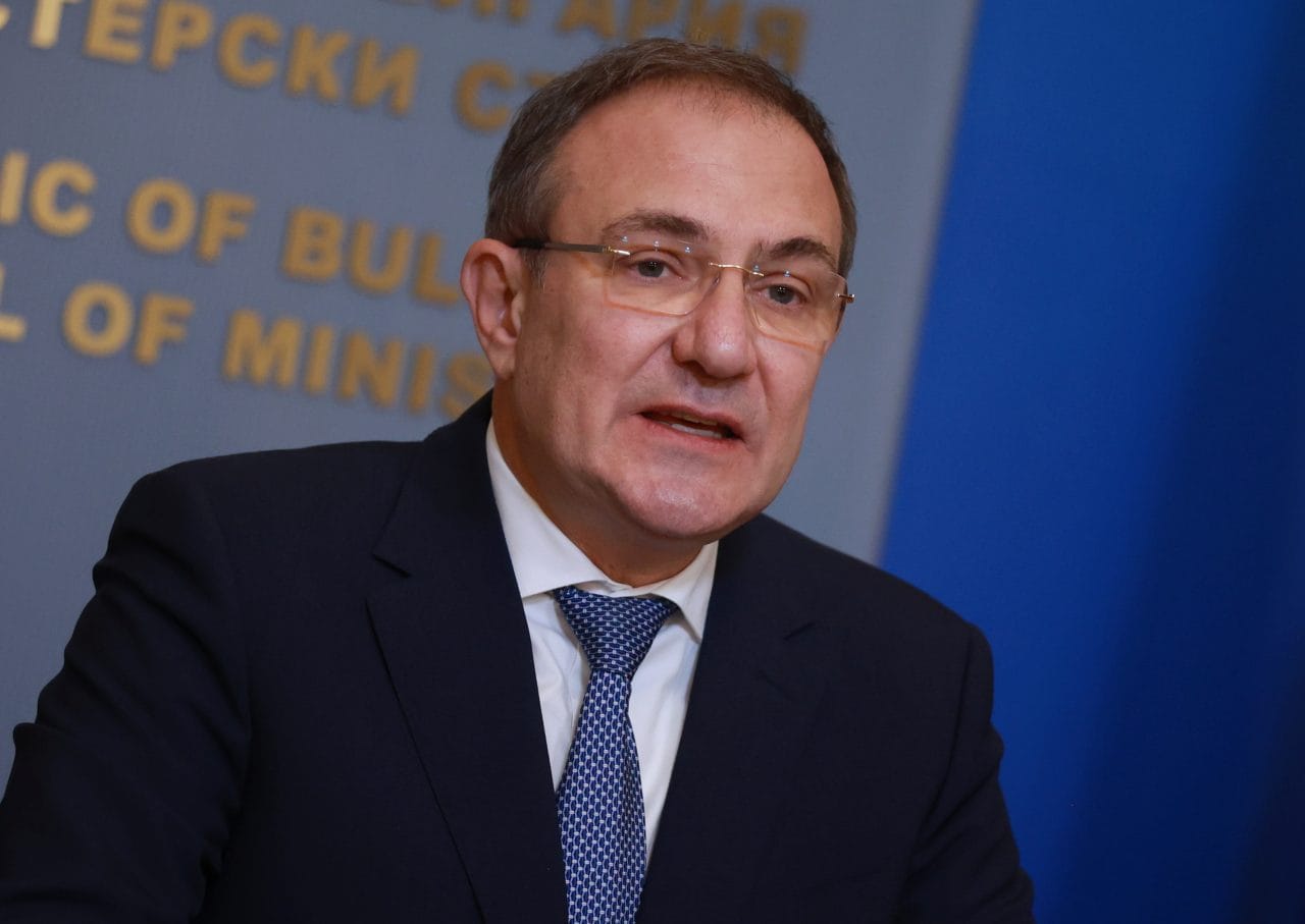 Гуцанов зарадва хиляди българи: празнични добавки ще има не само за пенсионерите
