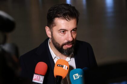 Бащата на кирил петков проплака: съдът го изпраща за скенер на мозъка. Вече му направиха…