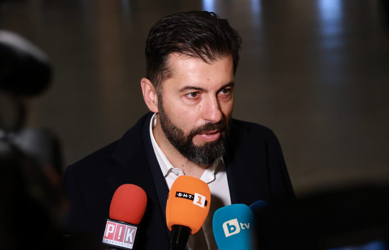 Бащата на кирил петков проплака: съдът го изпраща за скенер на мозъка. Вече му направиха…