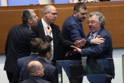 Експерт от бан изчерви депутатите за кръчмарския им език: някои имат не повече от 200 думи в речника