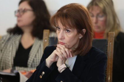 Извънредно от нс: правната комисия реши за секциите извън ес