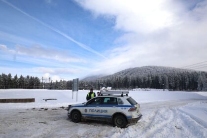 Хижа „петрохан“ остава недостъпна! Пътят е затворен, пълно е с ченгета