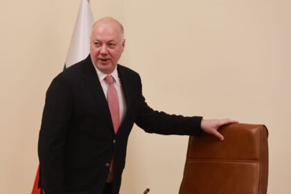 Росен желязков освободи всичките заместник-министри от кабинета си