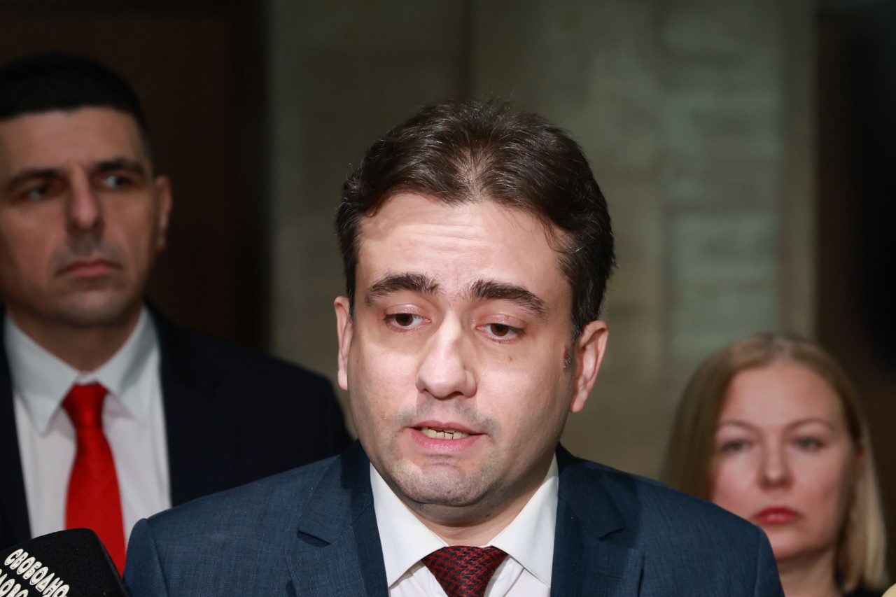 Напрежението се покачва! Дб след ултиматума на асен василев: не можем да направим това