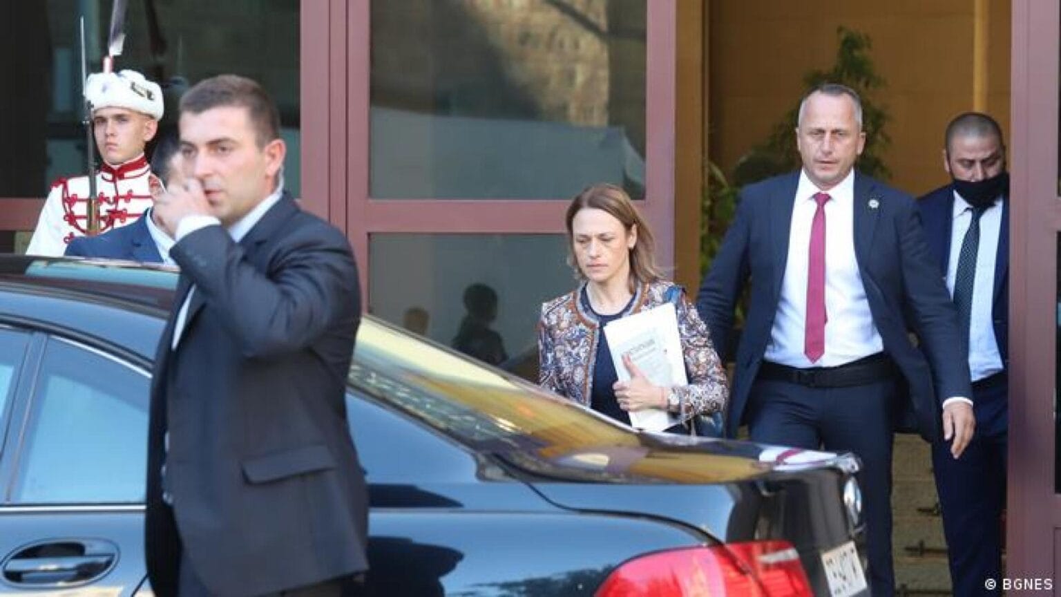 Ива Митева каза ще прави ли Радев партия и влиза ли тя в нея 1 Ива митева каза ще прави ли радев партия и влиза ли тя в нея