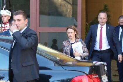 Ива митева каза ще прави ли радев партия и влиза ли тя в нея