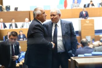 Човек на борисов заплете голяма интрига покрай радев и новия шеф на бсп