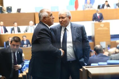 Човек на борисов заплете голяма интрига покрай радев и новия шеф на бсп