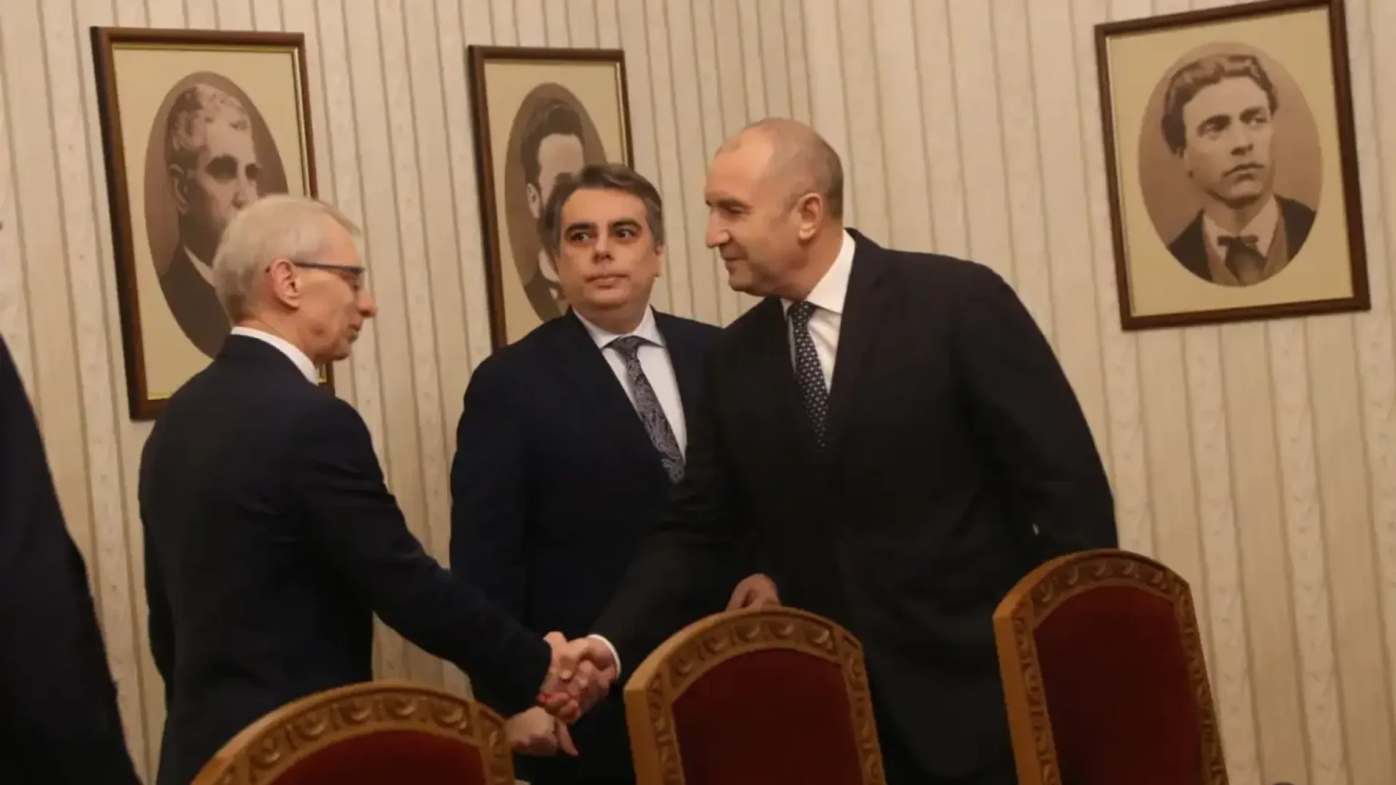 Безпощаден удар: Половината ПП отива при Радев, другите остават зад борда! 1 Безпощаден удар: половината пп отива при радев, другите остават зад борда!