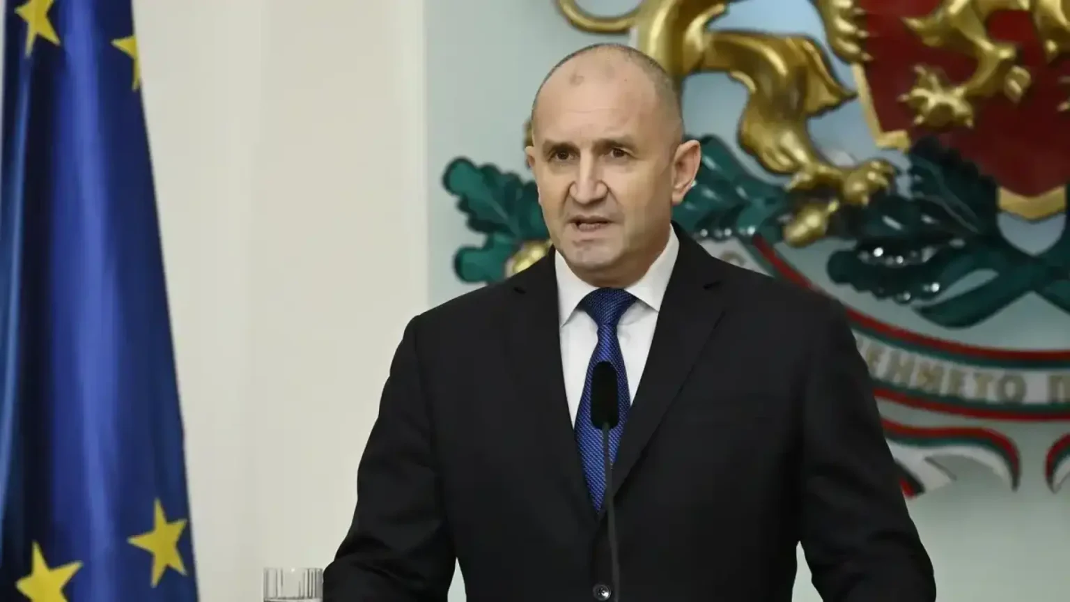 Близнашки избухна: радев заплашва демокрацията в българия!