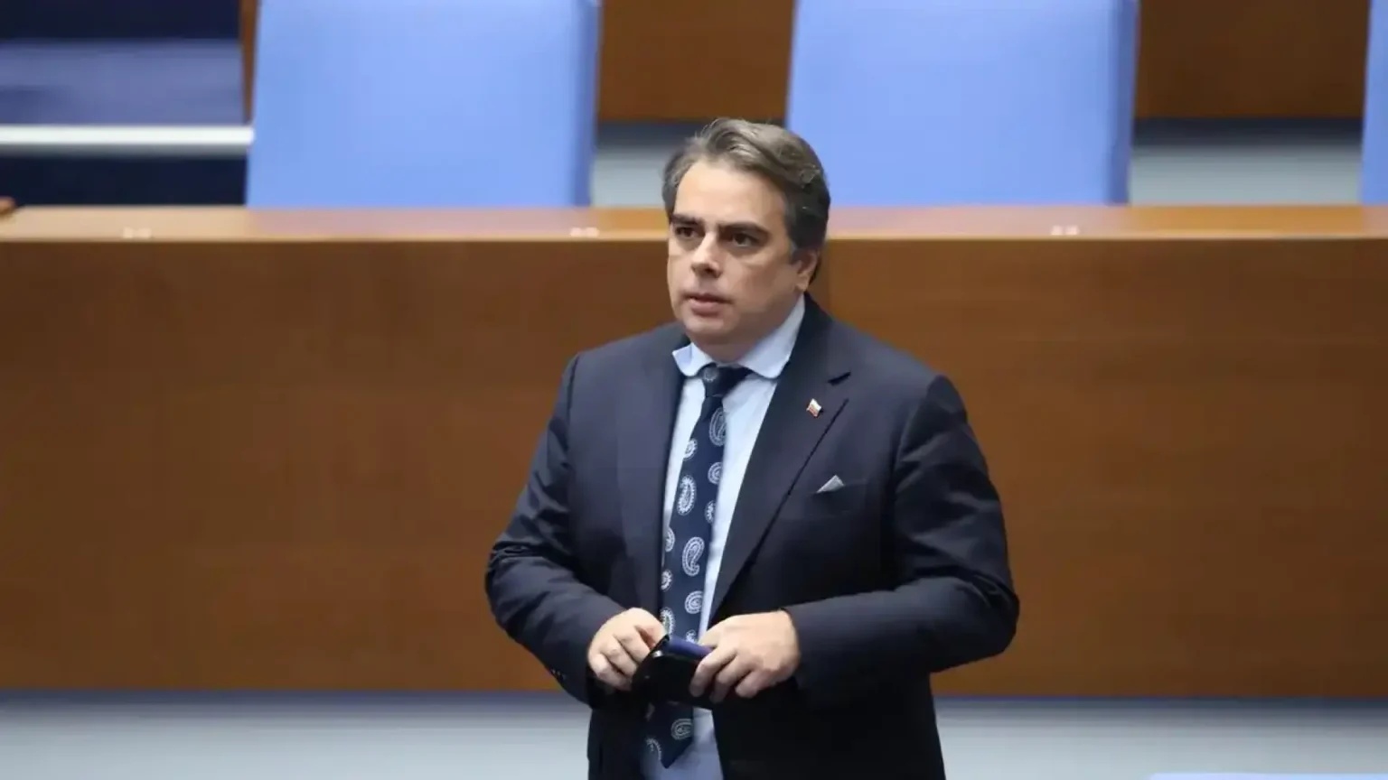 Пп с първа реакция след оставката: асен василев зададе ключови въпроси на радев!