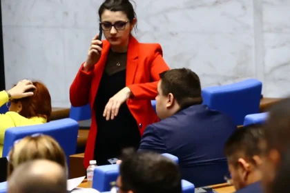 Официално: пп-дб би шута на лена бориславова