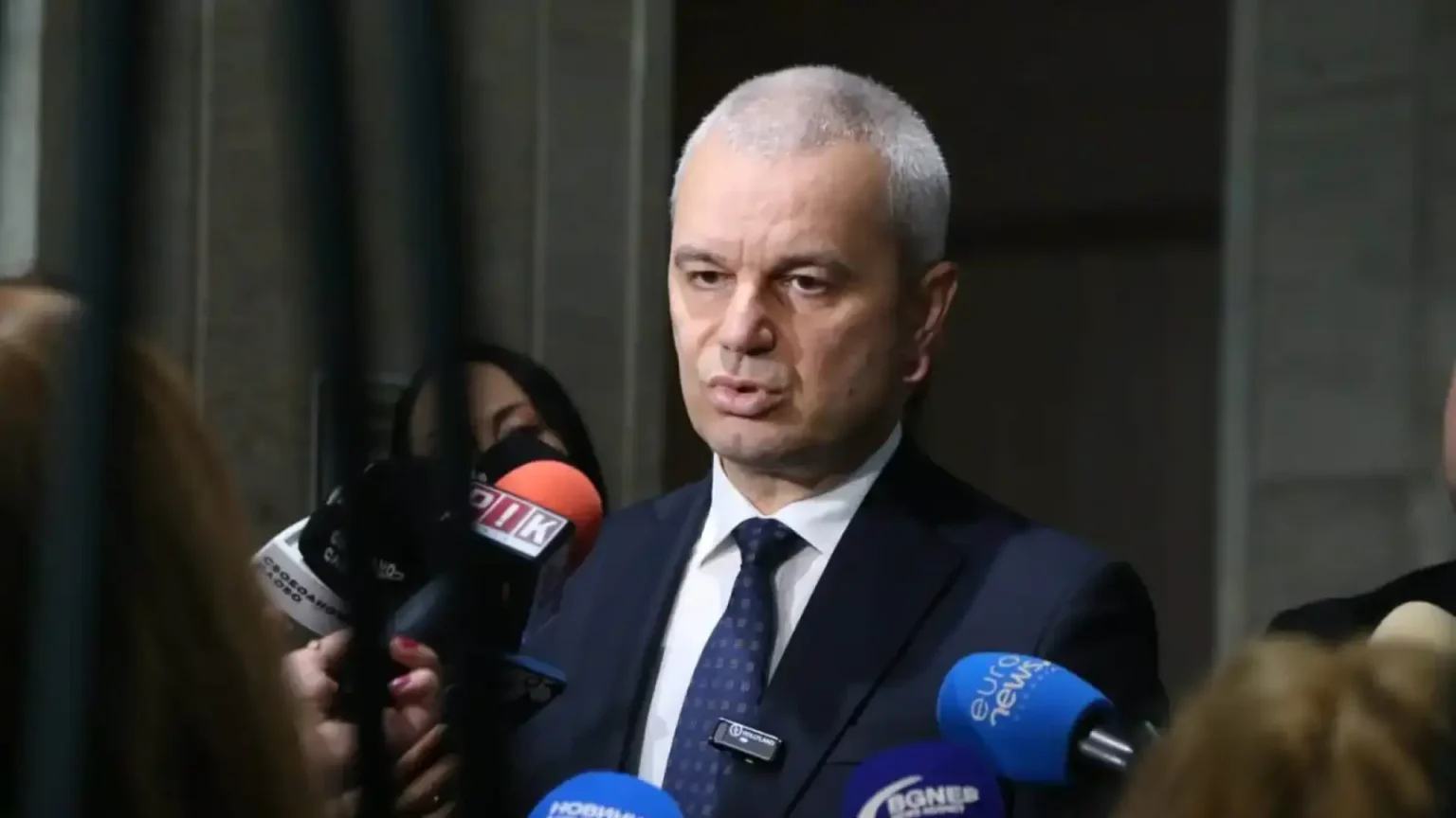 Започна се: Костадинов скочи, иска от Йотова да... 1 Започна се: костадинов скочи, иска от йотова да...