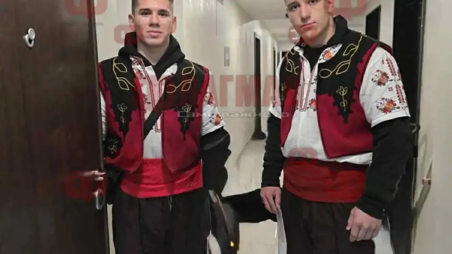 Внимание: Ако видите тези "коледари" пред дома си, за Бога, не отваряйте! 1 Внимание: ако видите тези "коледари" пред дома си, за бога, не отваряйте!