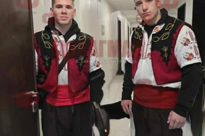 Внимание: ако видите тези "коледари" пред дома си, за бога, не отваряйте!