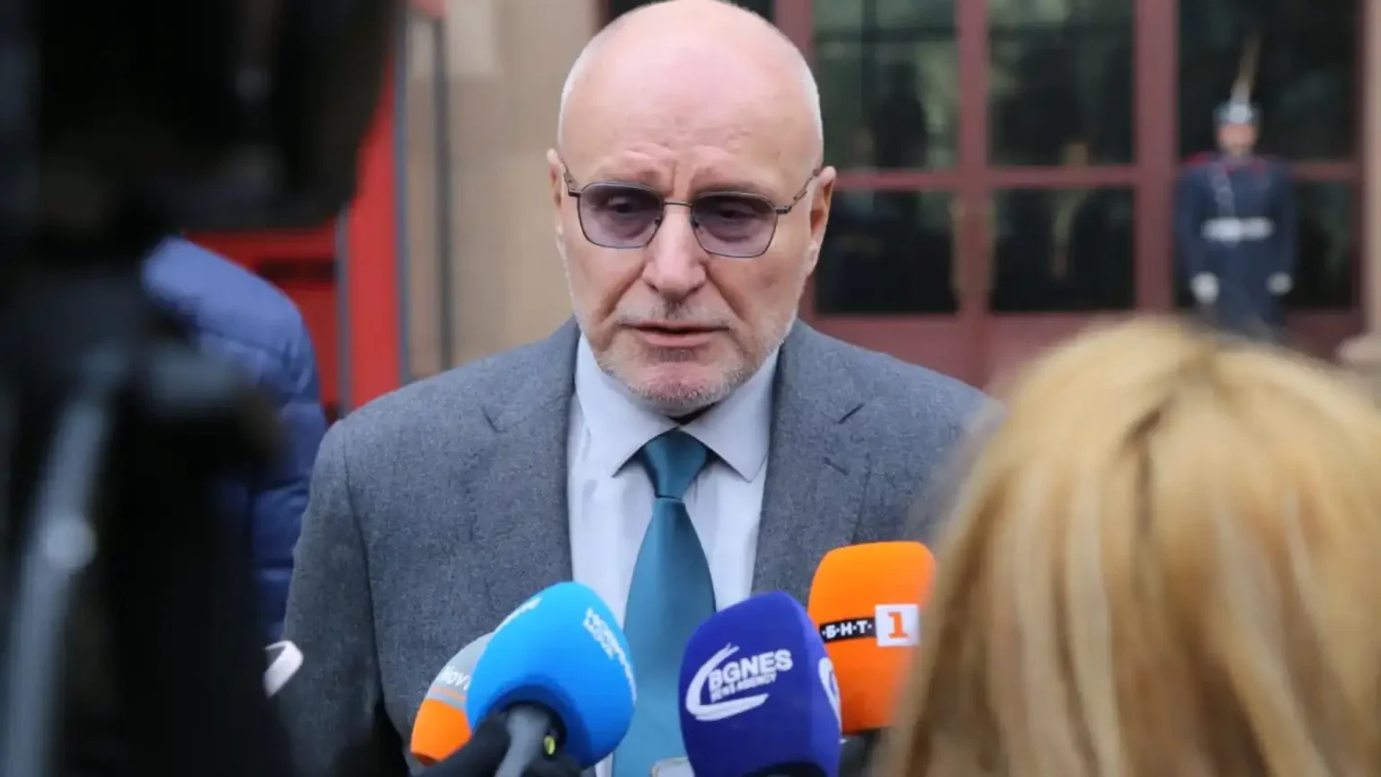 Радев си тръгна от йотова и заплете голяма мистерия със служебния премиер