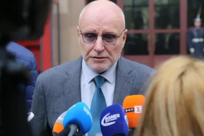 Радев си тръгна от йотова и заплете голяма мистерия със служебния премиер