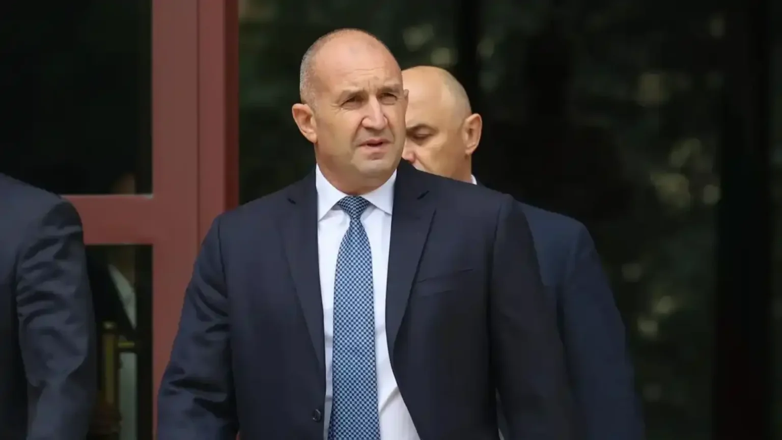 Радев разкрива цялата истина за партията в този ден и час!