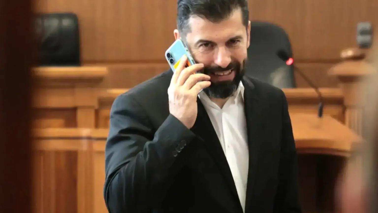 Връщат кирил петков в парламента, скоро истината лъсва