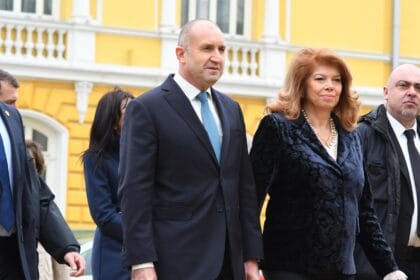 Доц. Цеков: радев губи комфорта, а йотова трябва да направи това!