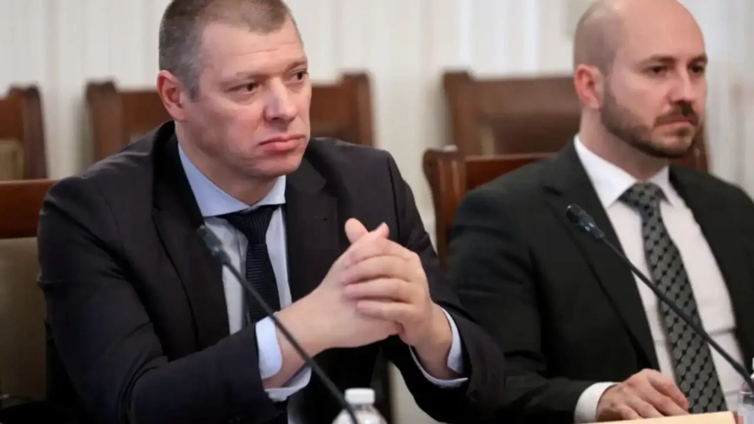 Извънредно! Ключова оставка по високите етажи на страната!