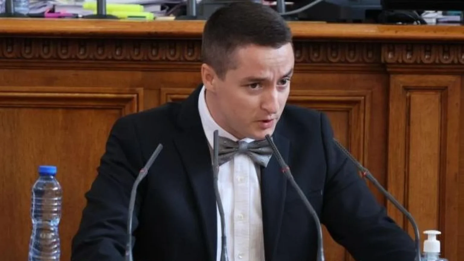 Явор божанков за две години сменил 2 коли за 300 бона, феновете му само могат да мечтаят за такива