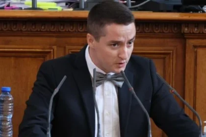 Явор божанков за две години сменил 2 коли за 300 бона, феновете му само могат да мечтаят за такива