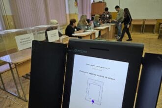 Димчев с остър удар срещу „честните машини“ и нпо фронта зад тях: дайте им париииии!