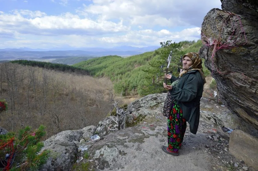 Змийското светилище край село крибул: лечебни сили срещу рак и черни магии в родопите