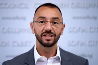 Хекимян изригна: Кметът на ДС е провал във всяка една политика! Вадете моторните шейни и дроновете, защото с кола в София е бедствие