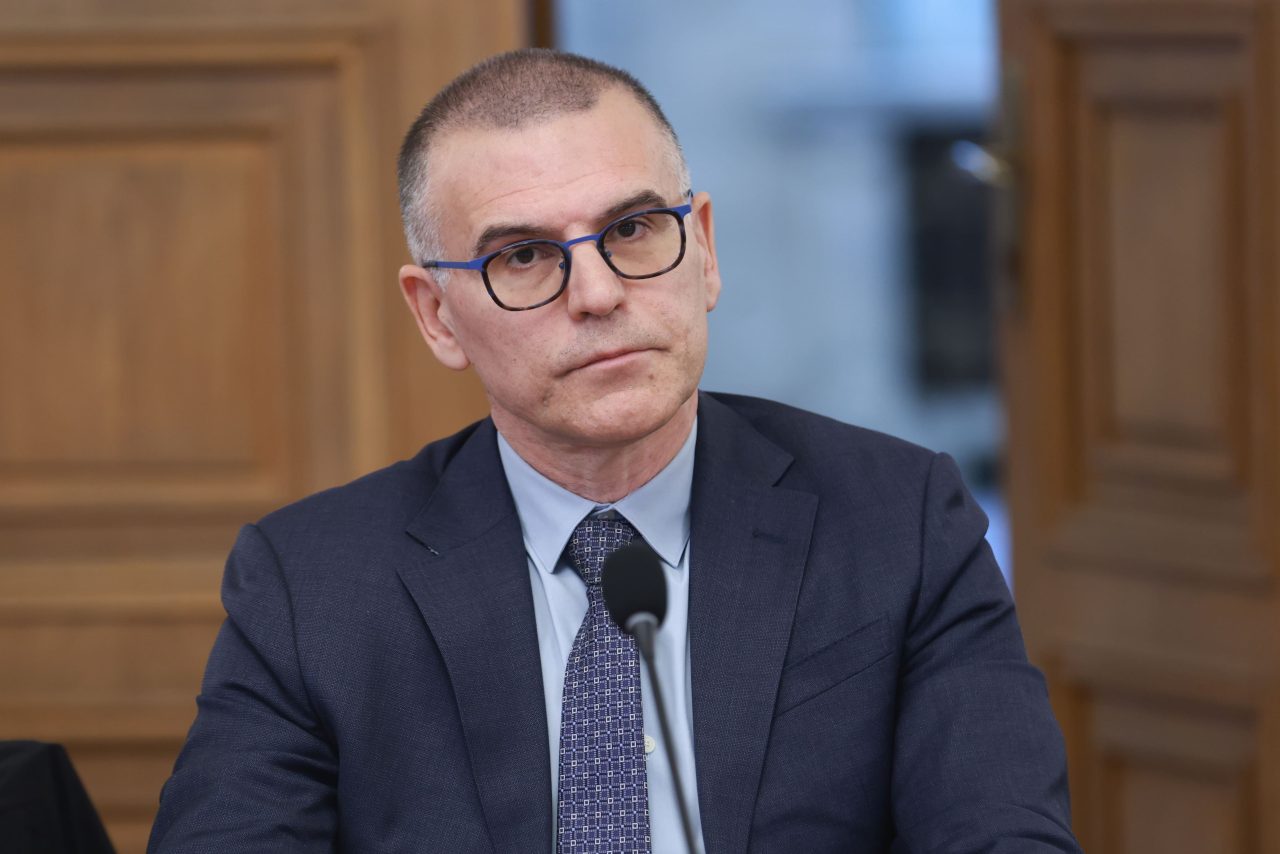 Симеон Дянков размаха пръст срещу служебния кабинет: Не им е работа да правят това 1 Симеон Дянков размаха пръст срещу служебния кабинет: Не им е работа да правят това