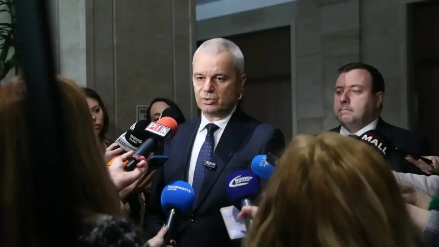 Костадинов зове за оставки: Радев и Йотова са проверили всички един по един! 1 Костадинов зове за оставки: Радев и Йотова са проверили всички един по един!