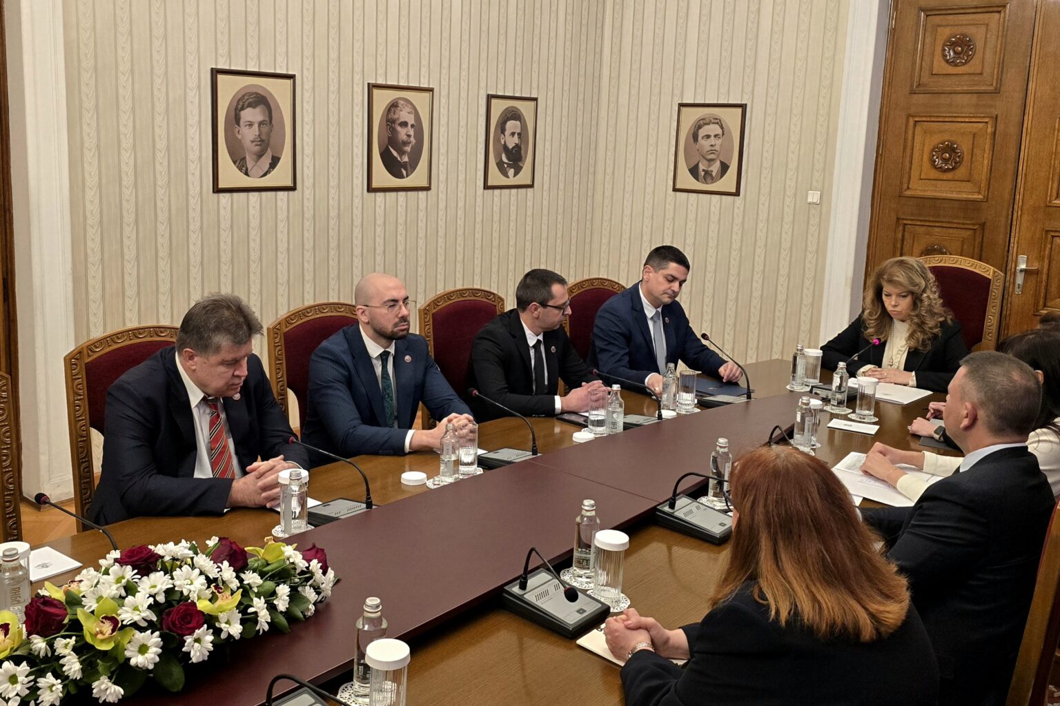 Скандално поведение на меч в президентството, василев призова йотова за оставка