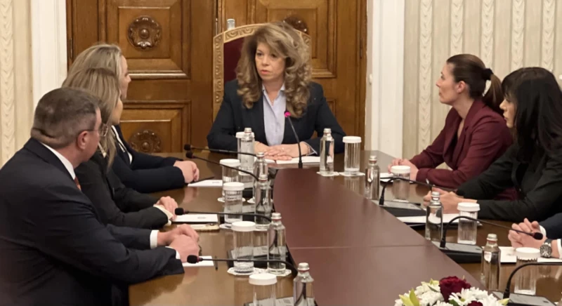 ГЕРБ с изненадваща оферта към Йотова, касае Рая Назарян и служебния премиер! 1 Герб с изненадваща оферта към йотова, касае рая назарян и служебния премиер!