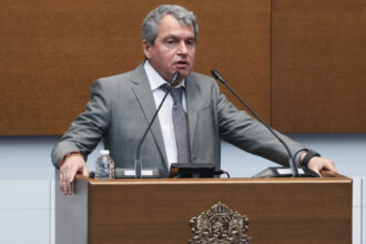 Тошко Йорданов побесня в ефир: Пил ли е чай Андрей Гюров на "Петрохан"? Или е НПО, или ПП-ДБ, щом говорим за това