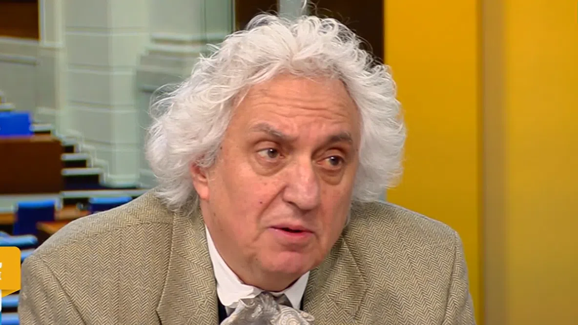 Доц. Лозанов: радев иска да бъде българският орбан