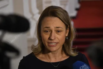 Ива митева разкри дали ще се включи в екипа на румен радев