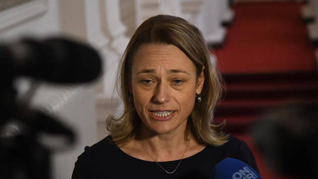 Ива митева разкри дали ще се включи в екипа на румен радев