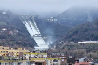 Ситуацията се влошава! Язовирите „кърджали“ и „студен кладенец“ преливат, села са откъснати от света