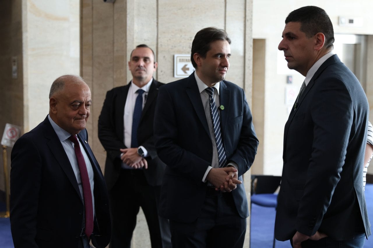 Виктор димчев към ппдб: купихте флашките на машините, форматирахте, за да се качите на власт