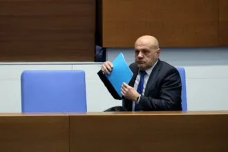 Томислав дончев смълча нс: няма редовен бюджет, следователно няма пари и за нови машини