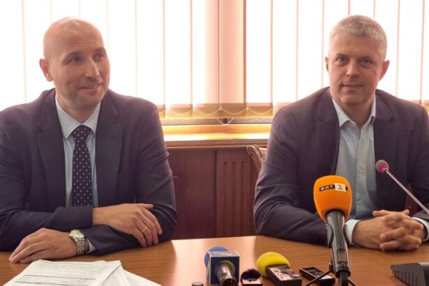 На извънреден брифинг: ключов представител на властта подаде оставка