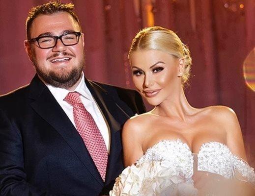 Пълен скандал: Светлана хваща Мария гола на дивана, Гущеров отвръща с видео! 4 Пълен скандал: светлана хваща мария гола на дивана, гущеров отвръща с видео!