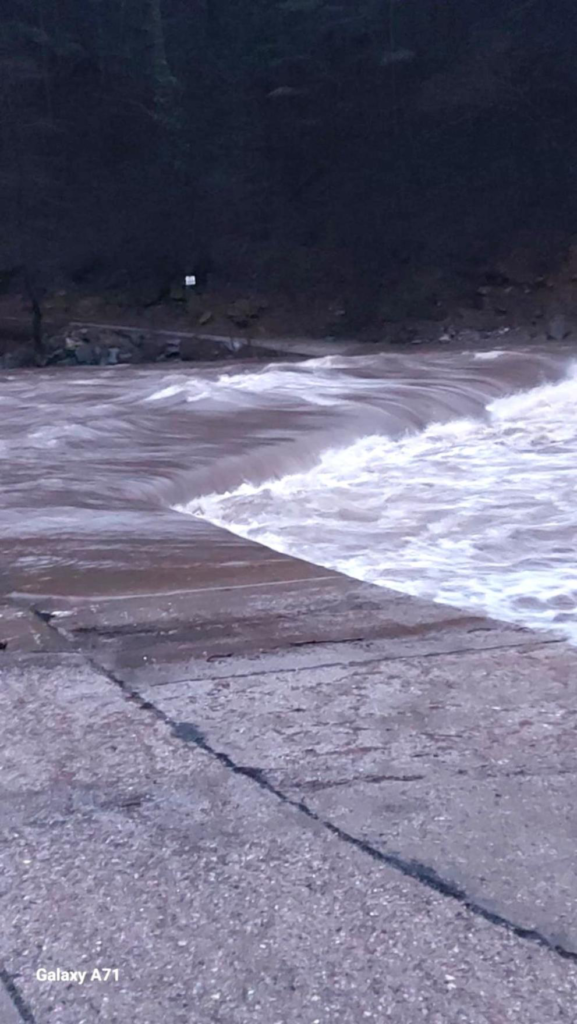 Бедствие в ардино: арда излезе от коритото си, шест села са без достъп (снимка)