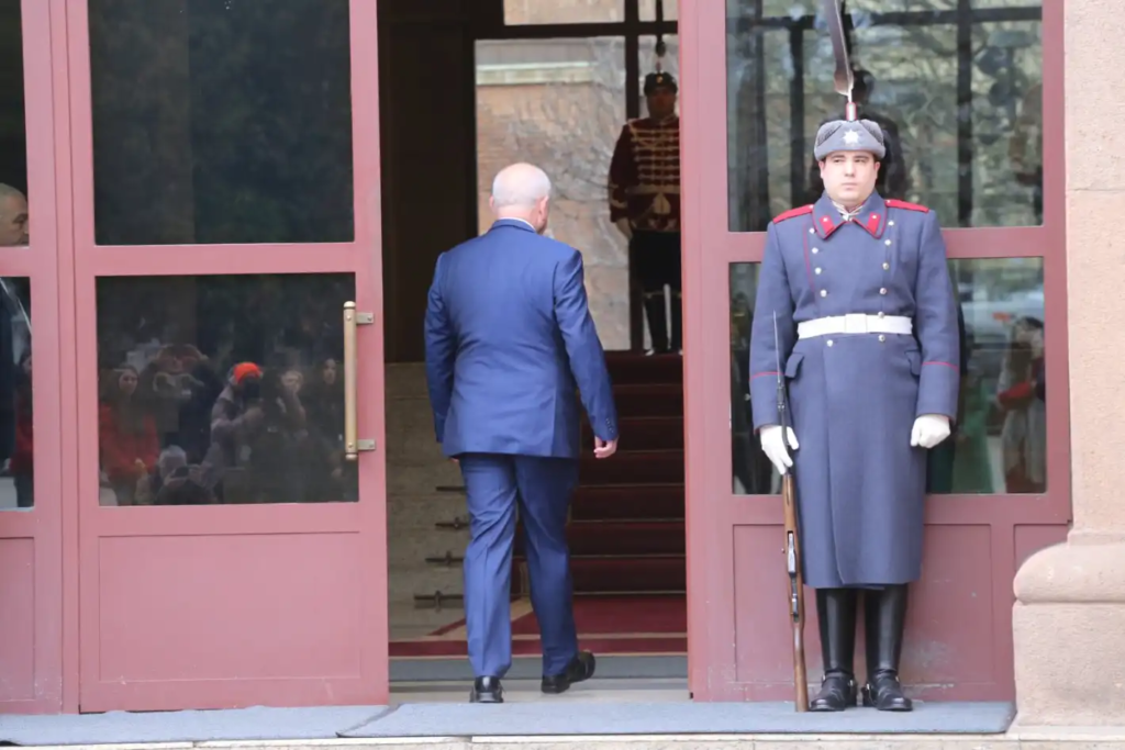 Главчев изненада Йотова, хвана я неподготвена на входа на "Дондуков" 2 Снимки 3 Главчев изненада йотова, хвана я неподготвена на входа на "дондуков" 2 снимки