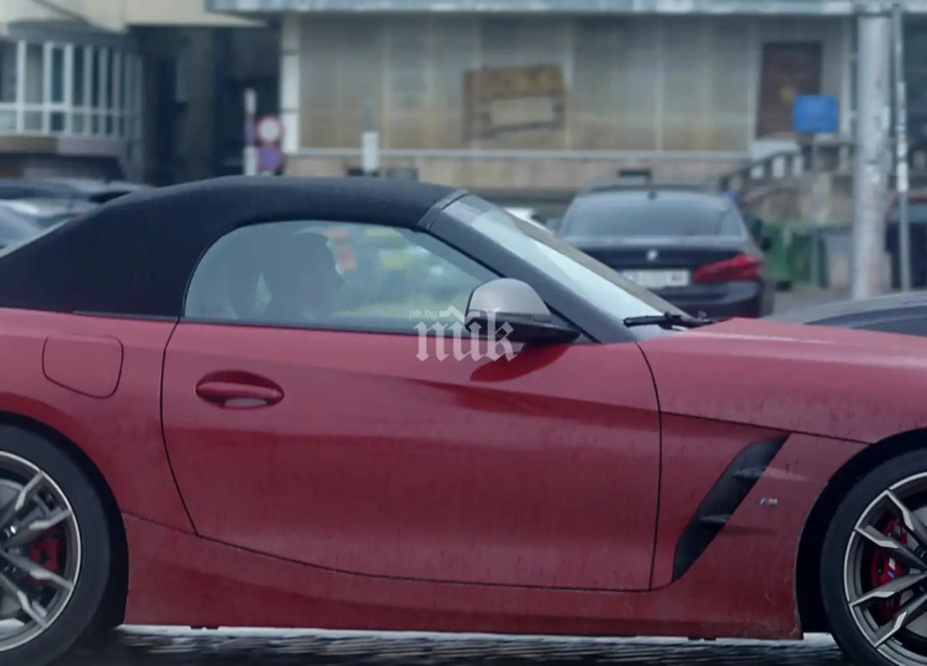 Явор божанков за две години сменил 2 коли за 300 бона, феновете му само могат да мечтаят за такива