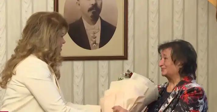 Извънредно: йотова прекъсна срещата с итн заради обляната в сълзи... Снимки